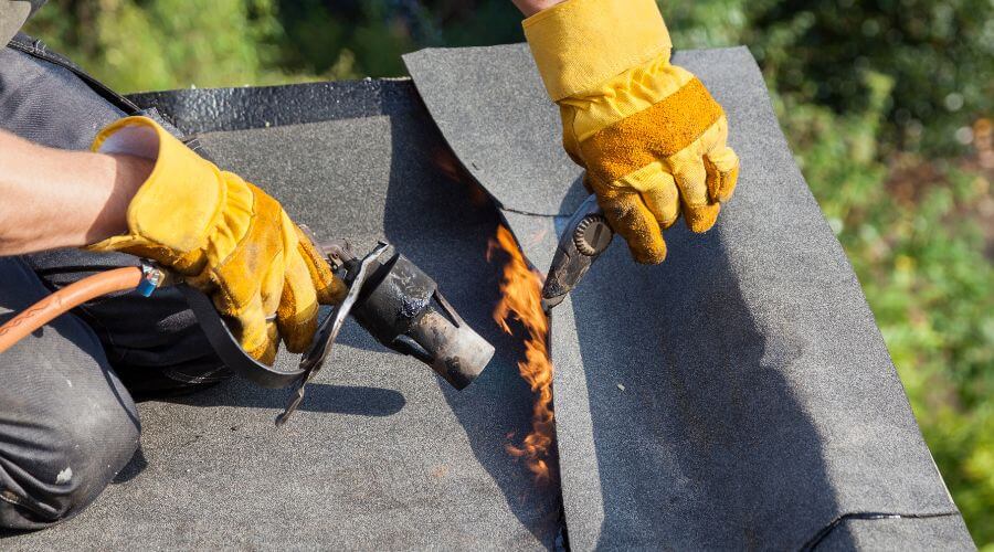 Expert Emergency Roof Repairs services in Friendswood, TX